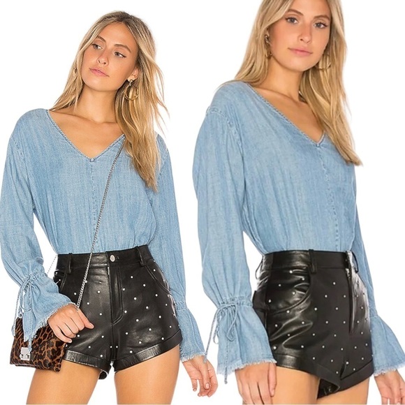 Revolve Rails Zimi Top Medium Vintage Wash Size XS Chambray Bell Sleeves V Neck - Picture 3 of 16